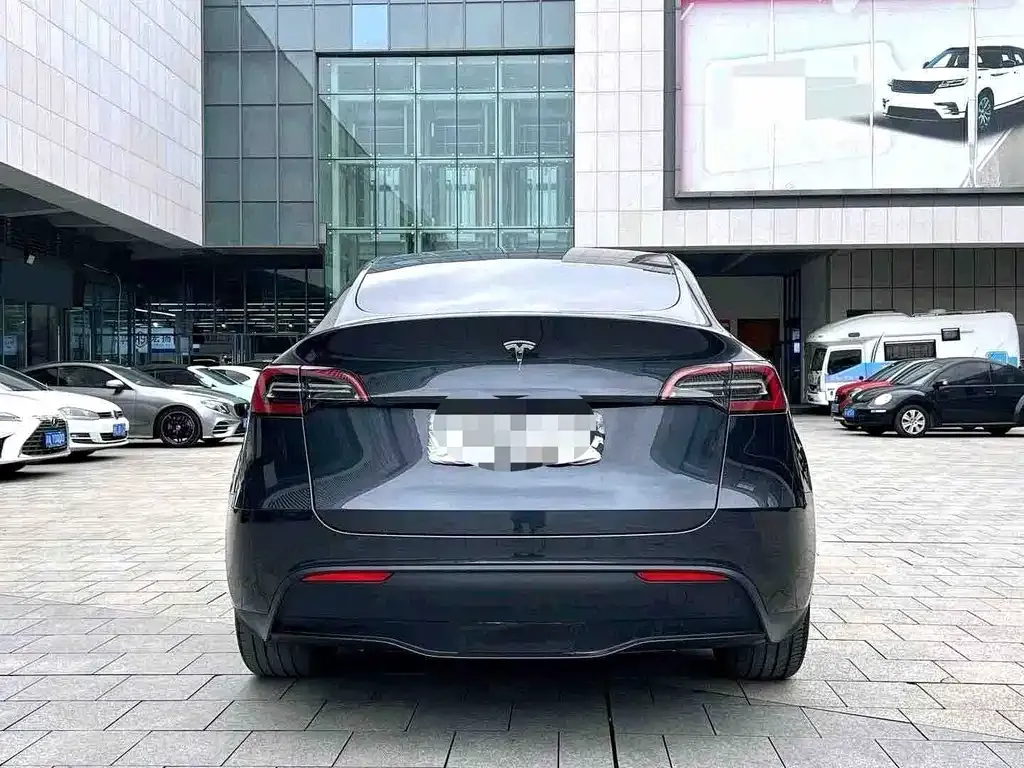 Tesla Model Y — фото 9