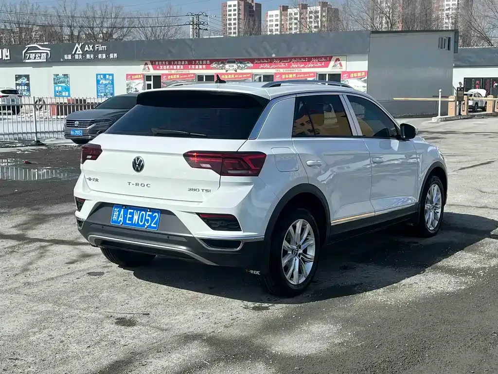 Volkswagen T-Roc — фото 7