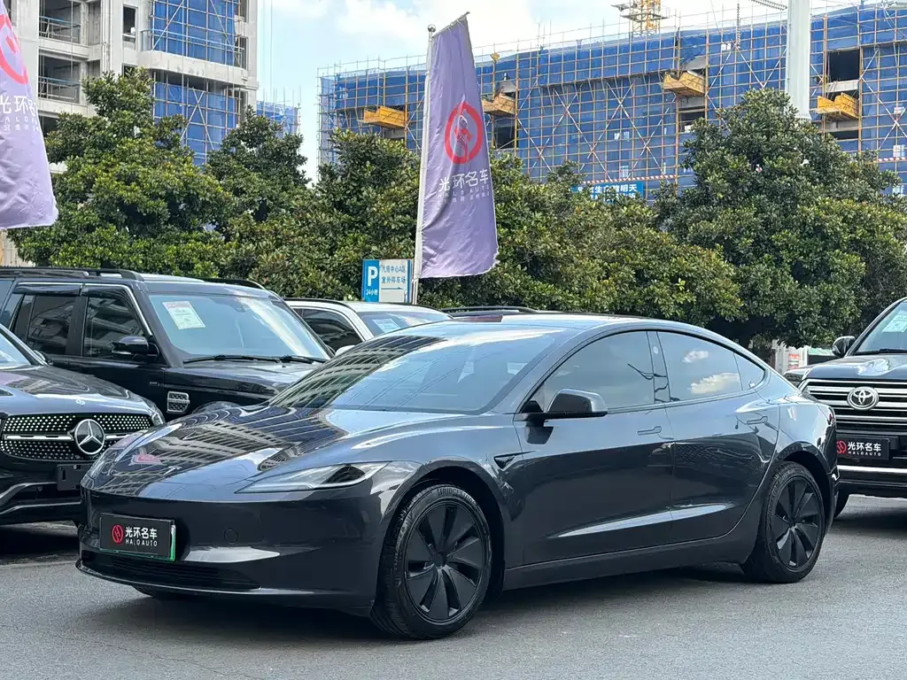 Tesla Model 3 — фото 1