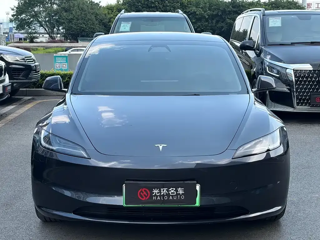 Tesla Model 3 — фото 9