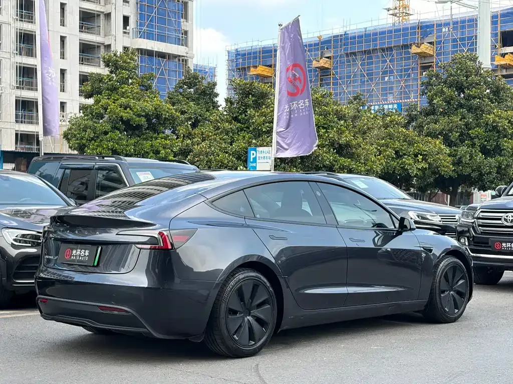 Tesla Model 3 — фото 10