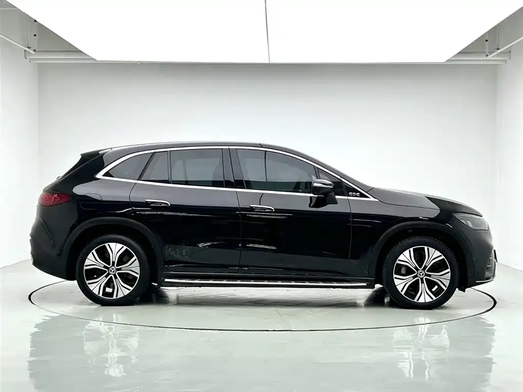 Mercedes-Benz EQE SUV — фото 4