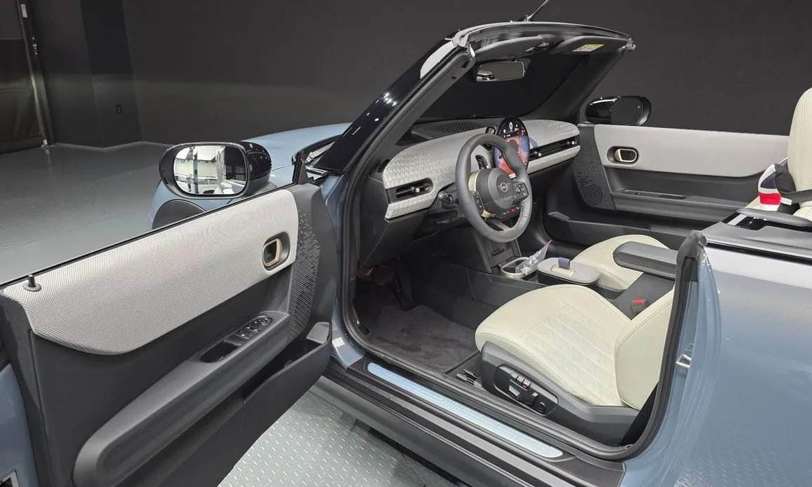 Mini Cooper Convertible 2025 из KR, фото 6
