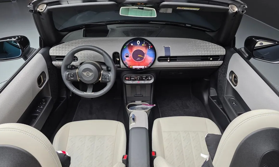 Mini Cooper Convertible 2025 из KR, фото 8