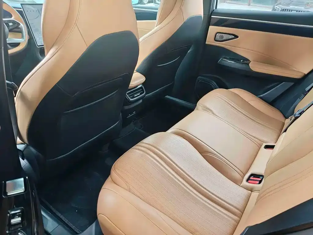 Geely Galaxy L7 — фото 7