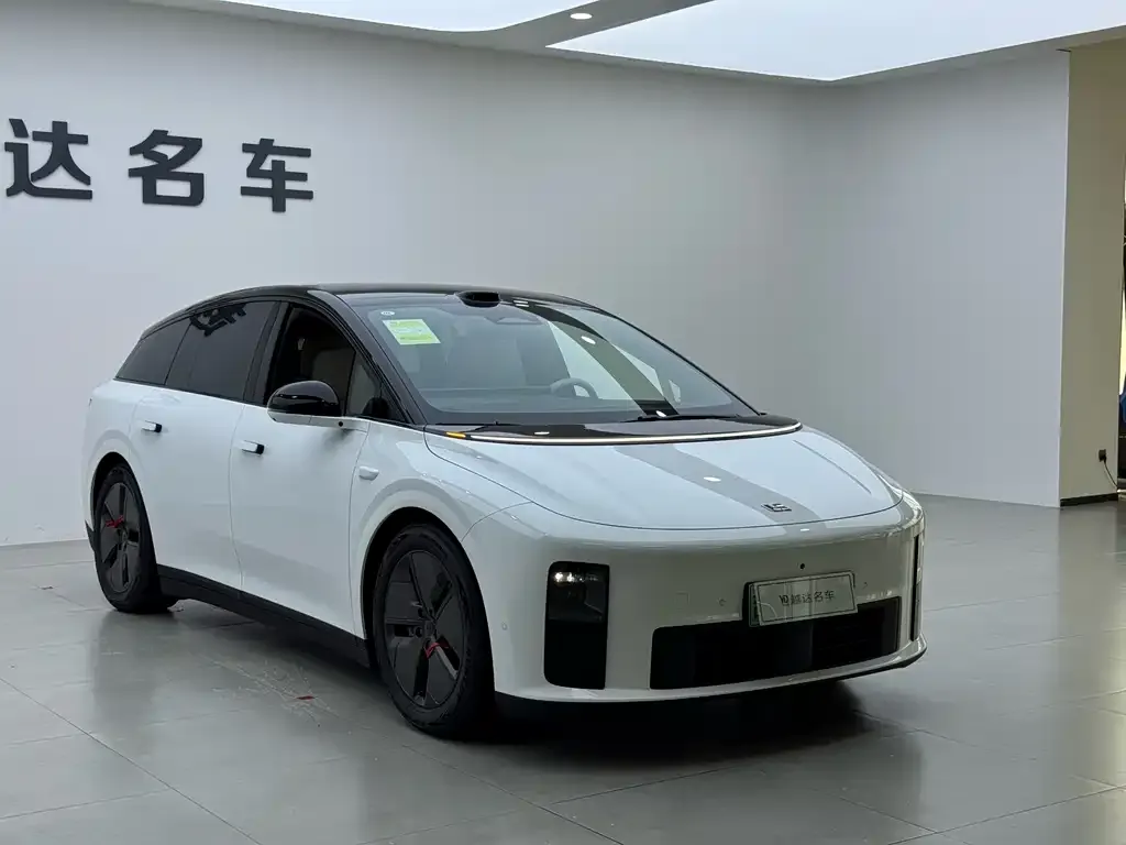 Li Auto i6 — фото 4