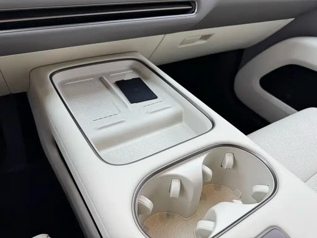 Li Auto i6 — фото 10