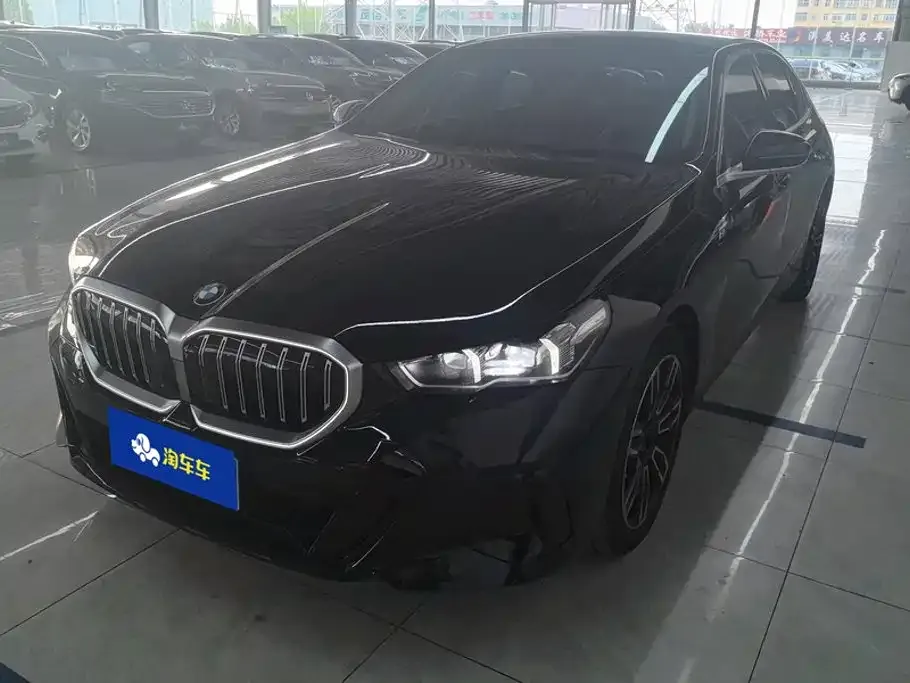 BMW 5 Series — фото 1