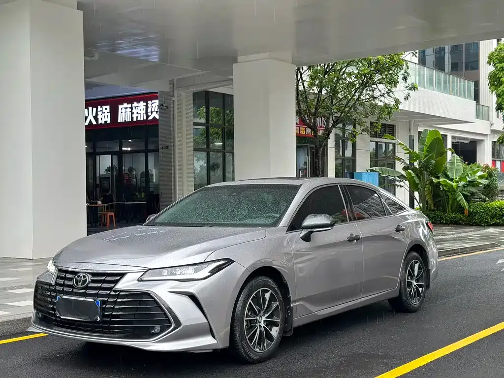 Toyota Avalon — фото 1