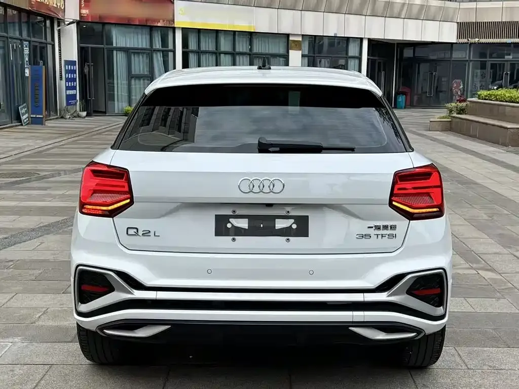 Audi Q2L — фото 4