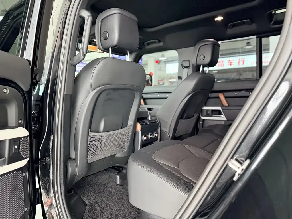 Land Rover Defender — фото 10