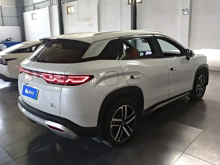 BYD L DM-i — фото 10