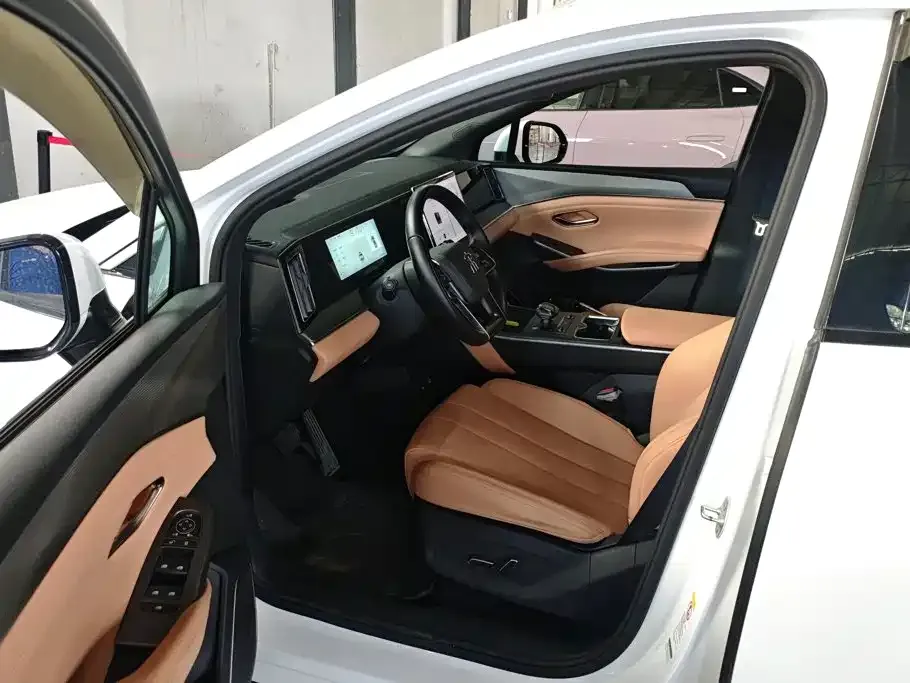 BYD L DM-i — фото 7