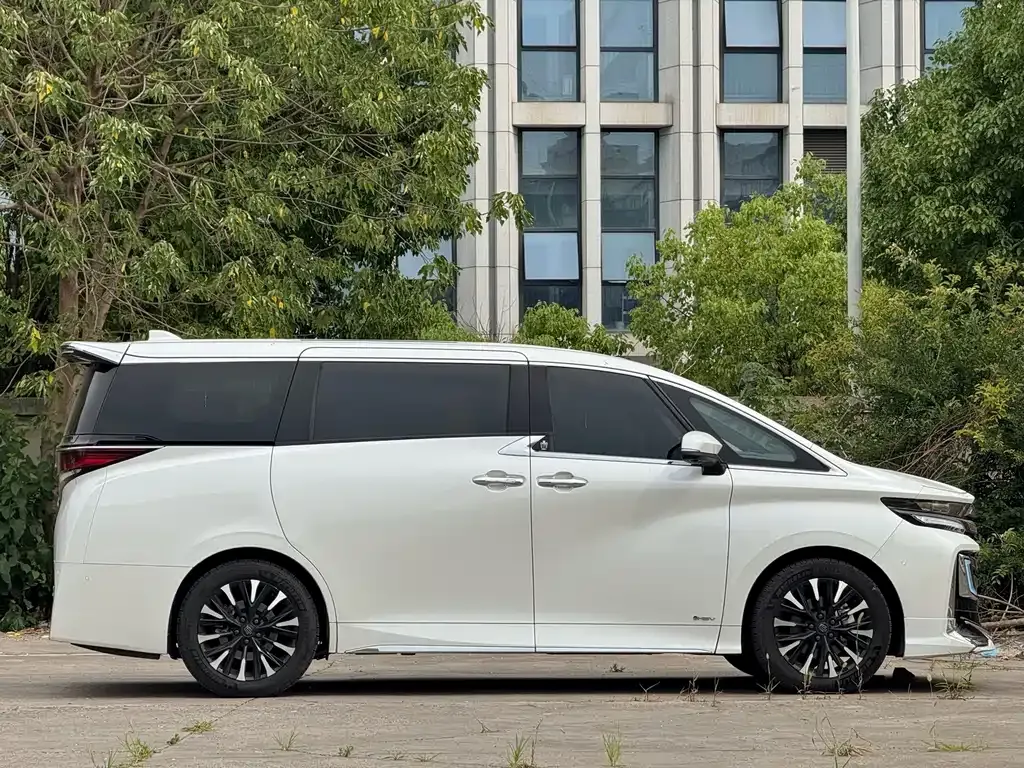 Toyota Vellfire — фото 9