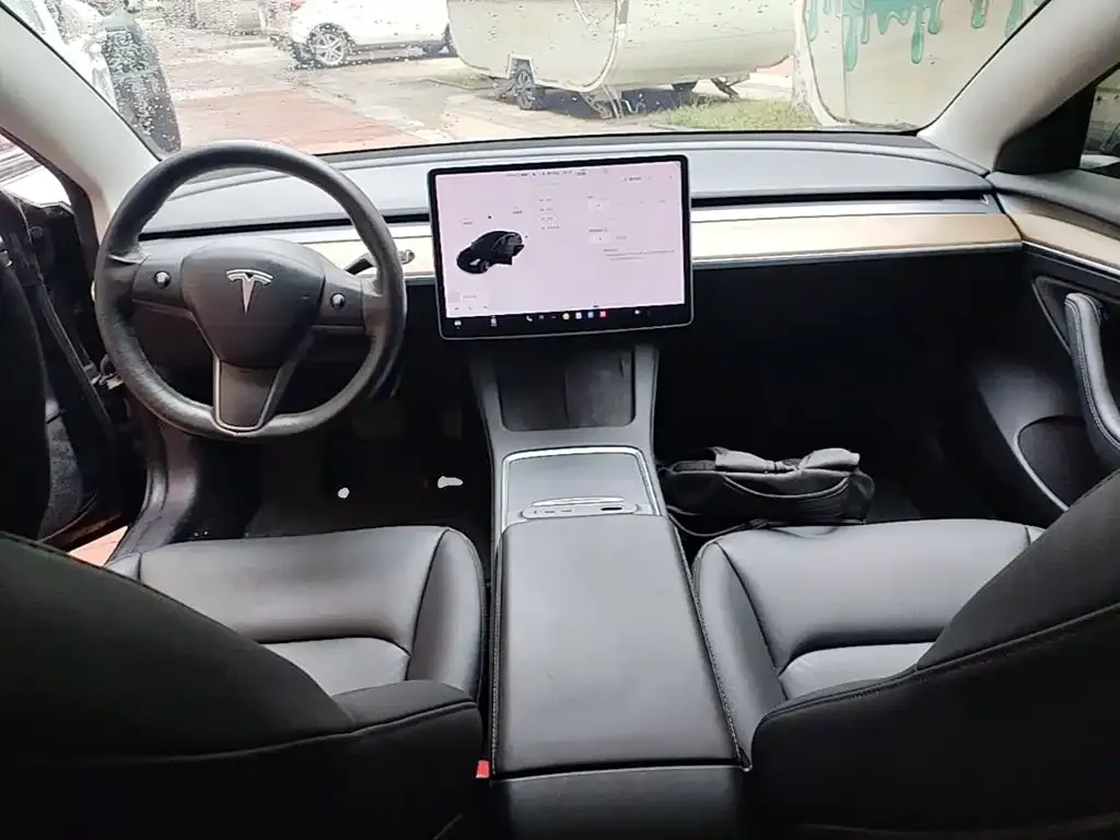 Tesla Model 3 — фото 4