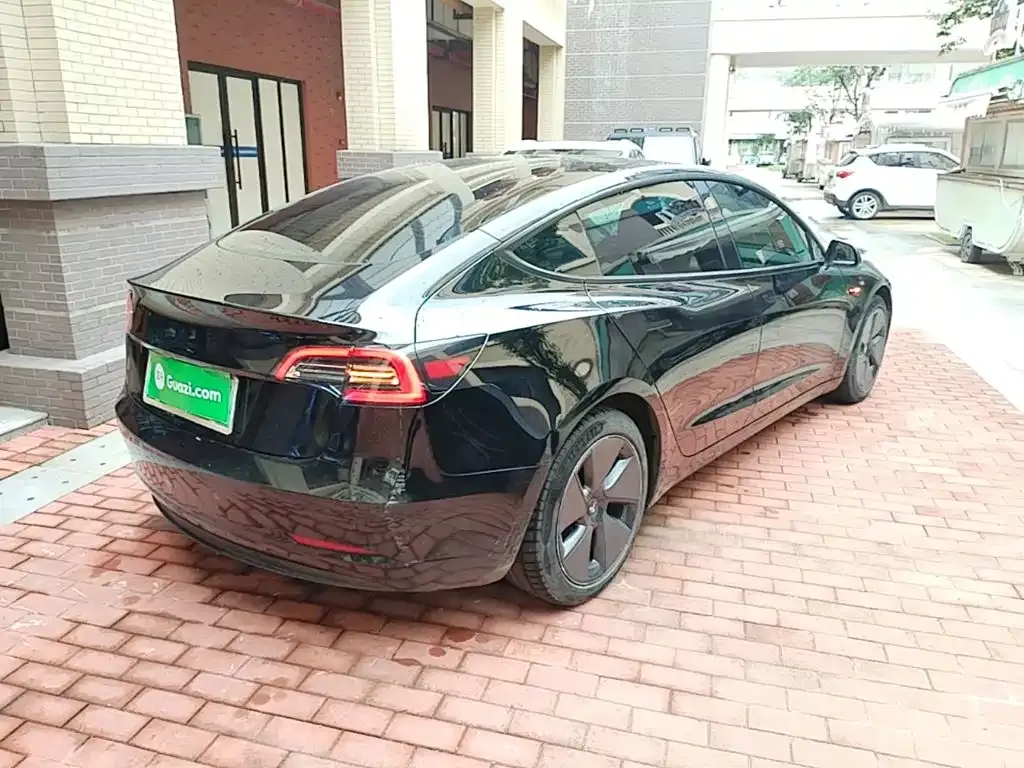 Tesla Model 3 — фото 3