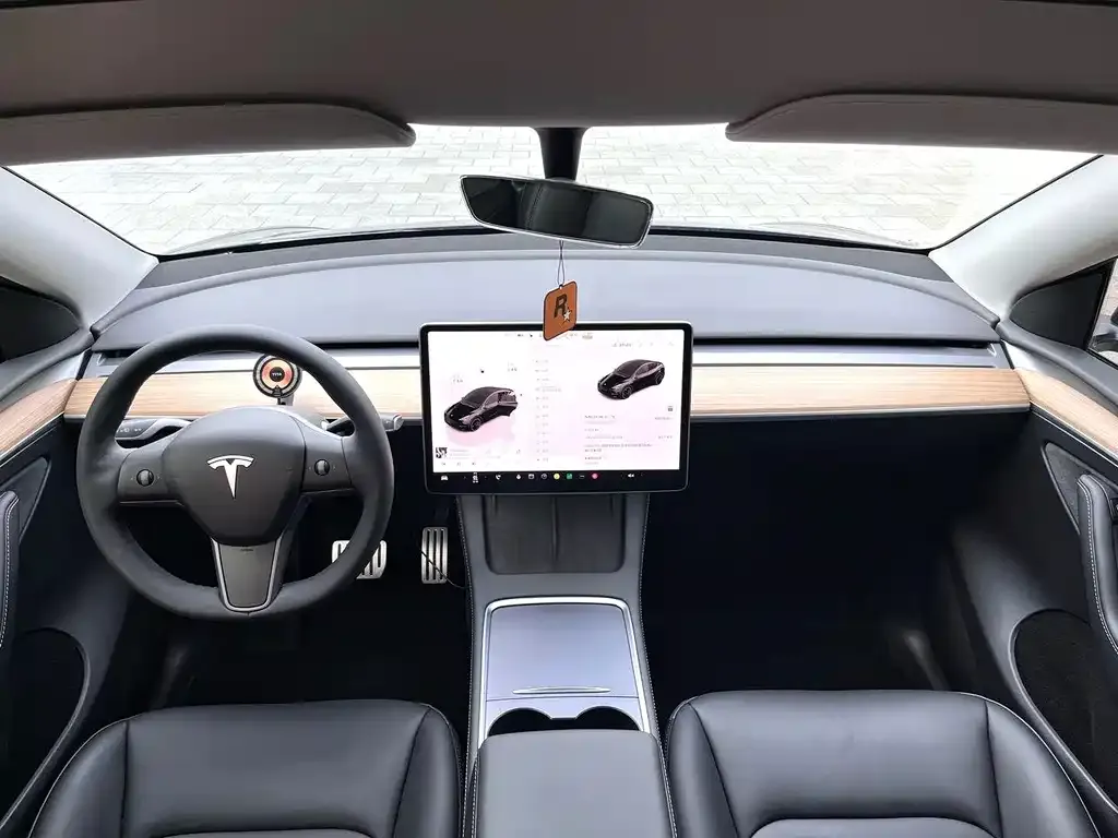 Tesla Model Y — фото 4