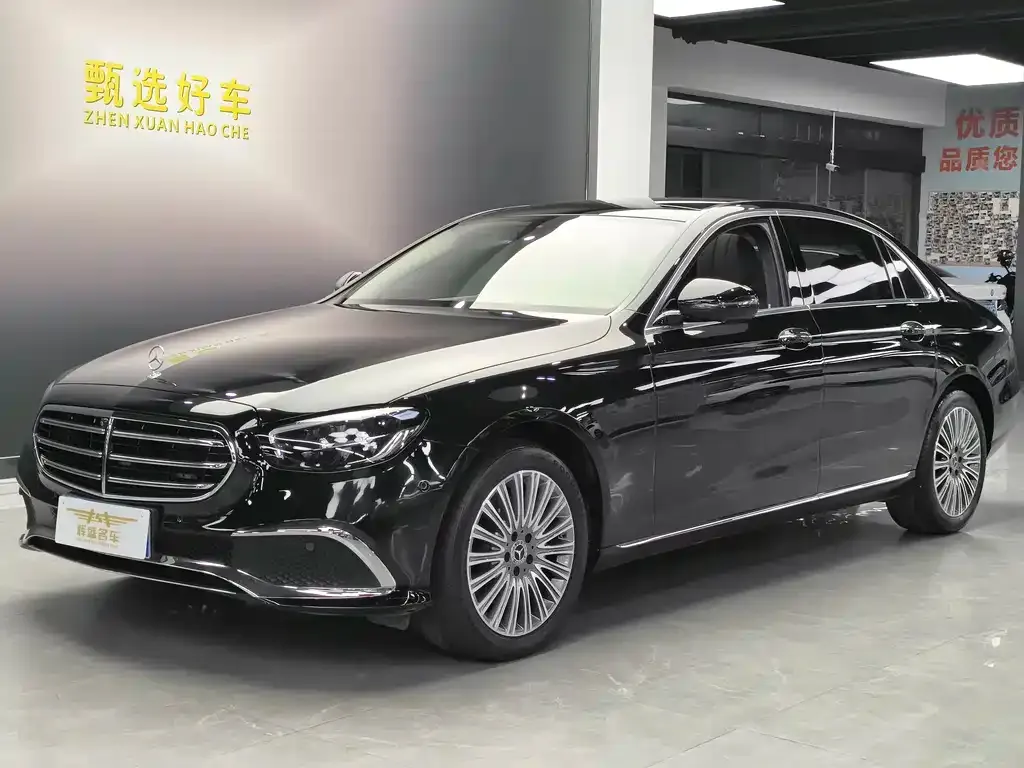 Mercedes-Benz E-Class — фото 1