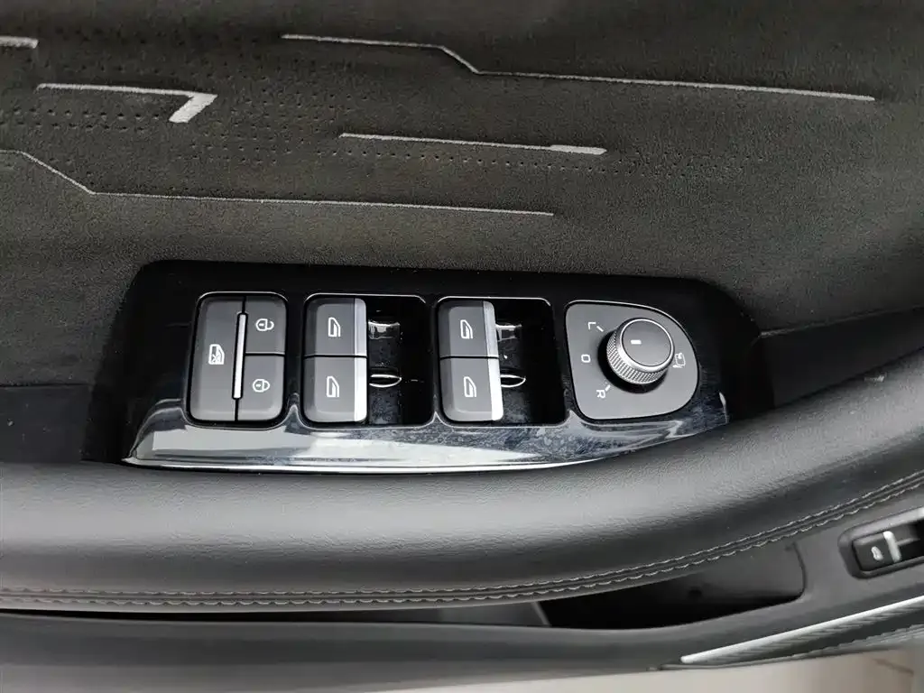 Geely Xingyue L — фото 9