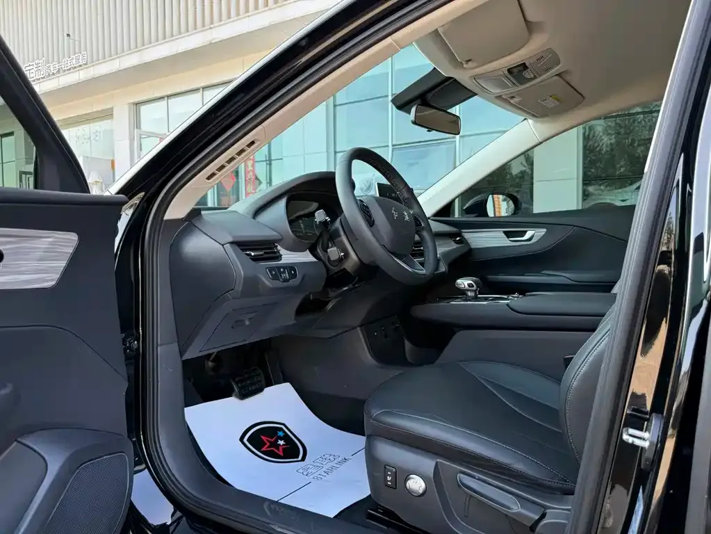 Hongqi E-QM5 — фото 8