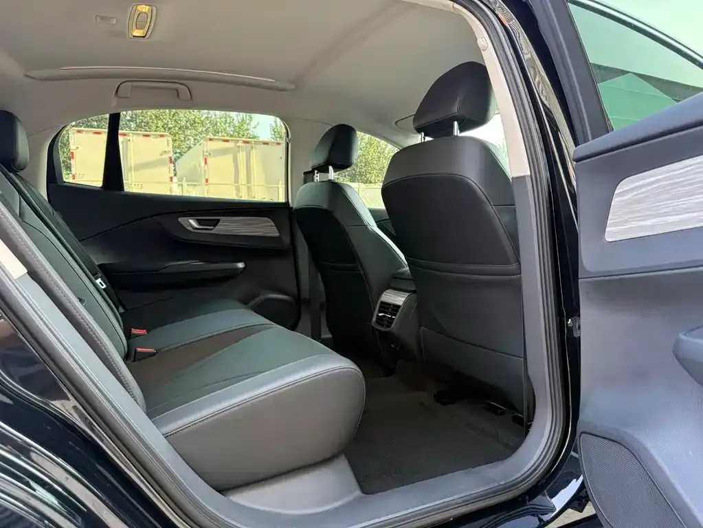Hongqi E-QM5 — фото 2