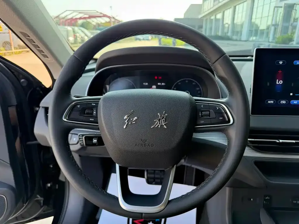 Hongqi E-QM5 — фото 5