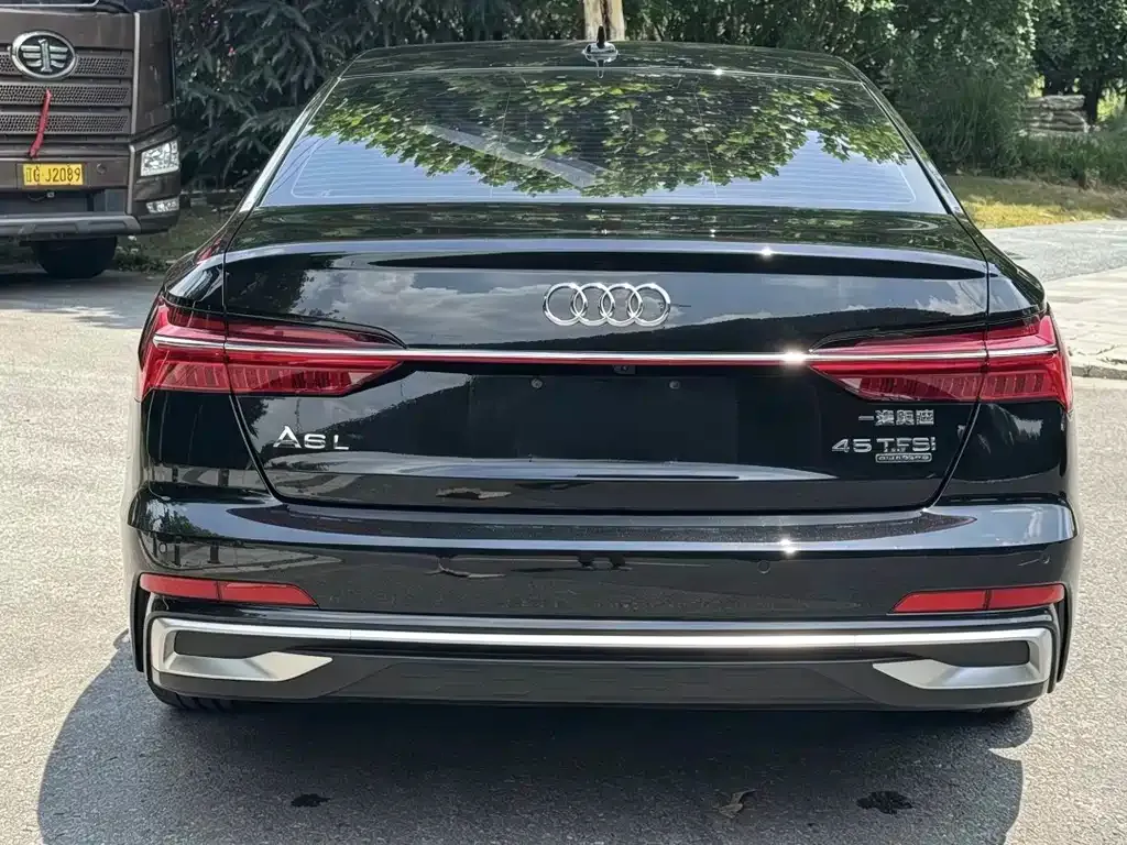 Audi A6L — фото 10
