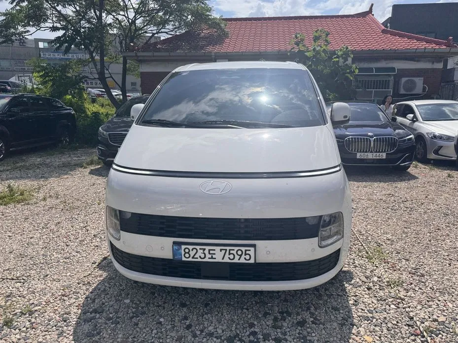 Hyundai Staria — фото 1