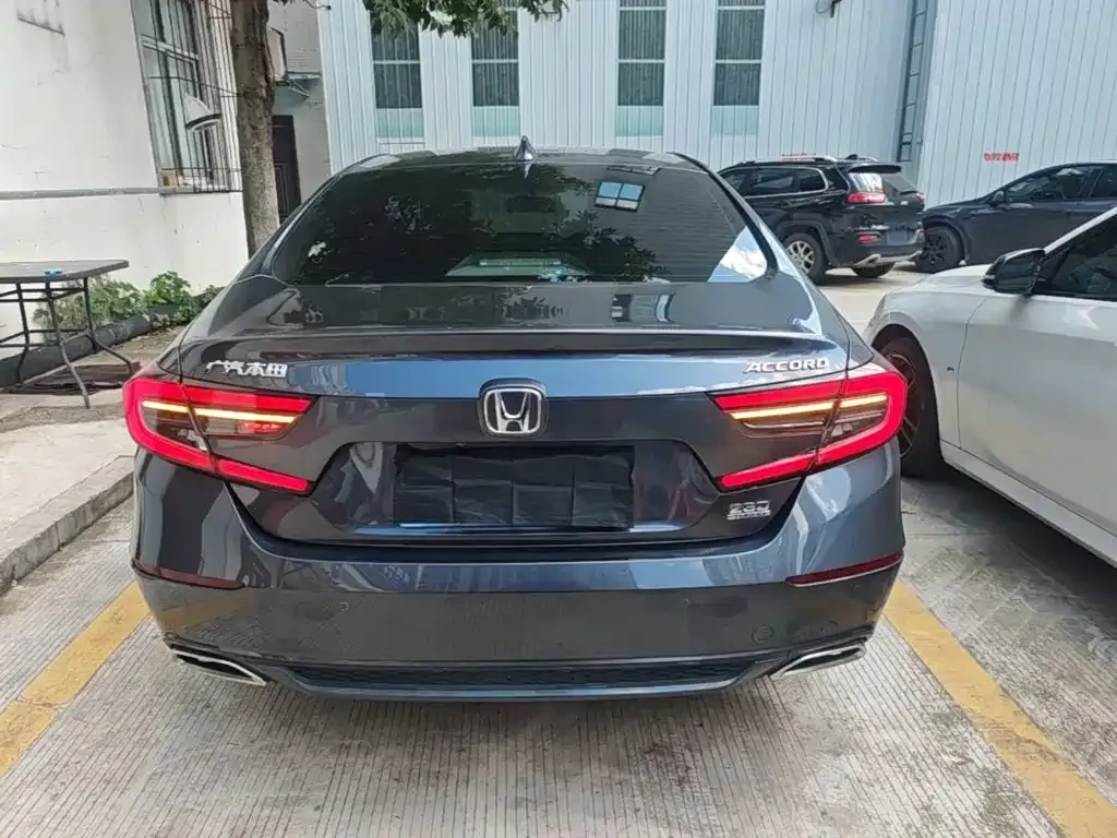 Honda Accord — фото 7