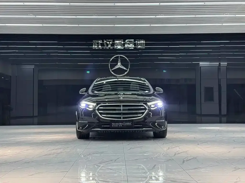 Mercedes-Benz E-Class — фото 2
