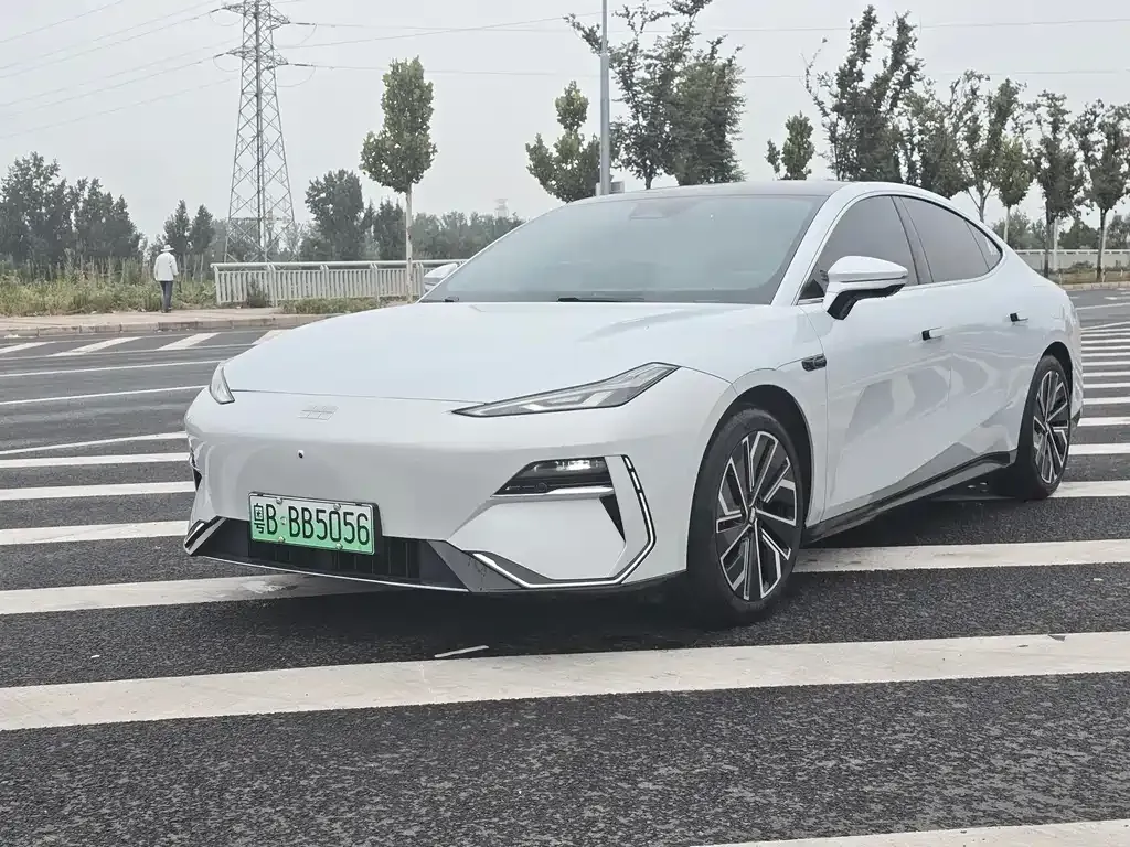 Geely Galaxy E8 — фото 1