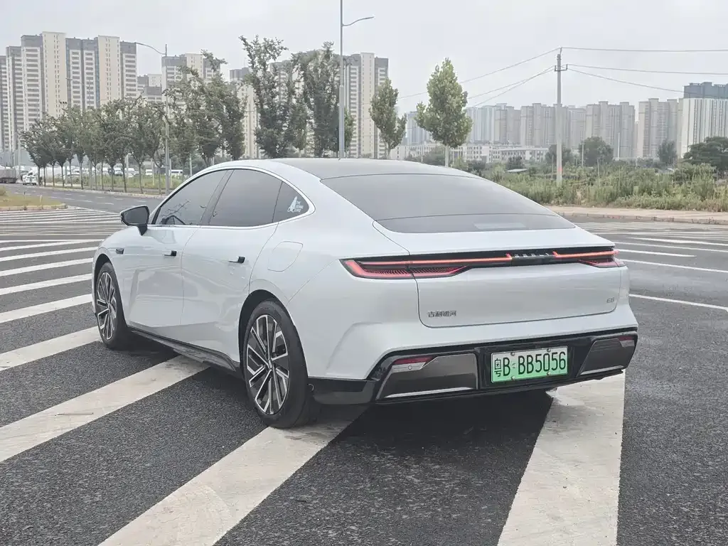Geely Galaxy E8 — фото 6