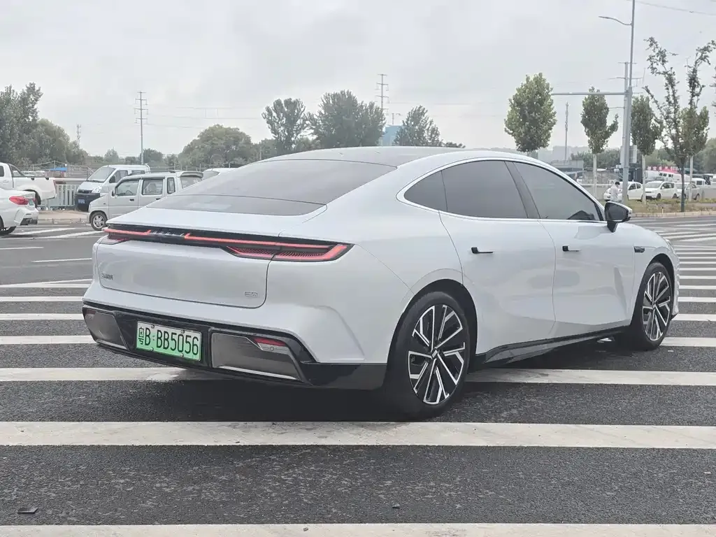 Geely Galaxy E8 — фото 2