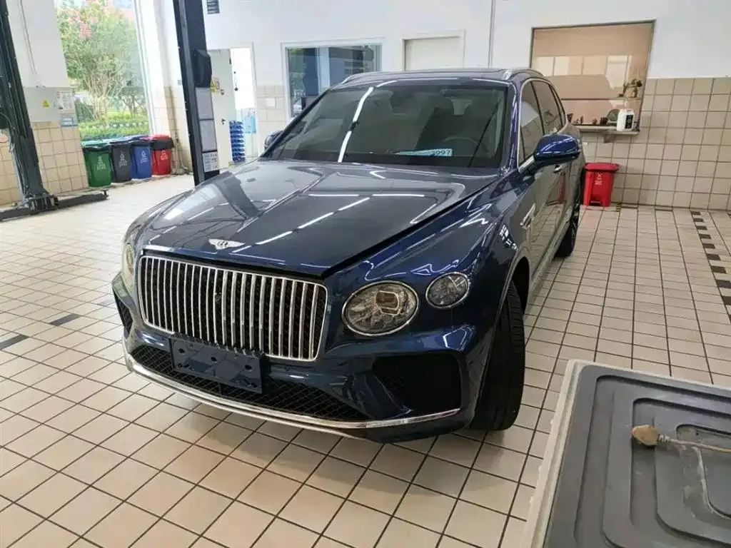 Bentley Bentayga — фото 1