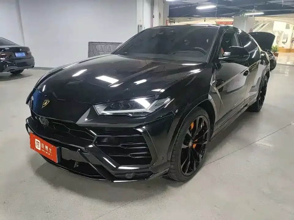 Lamborghini Urus — фото 1