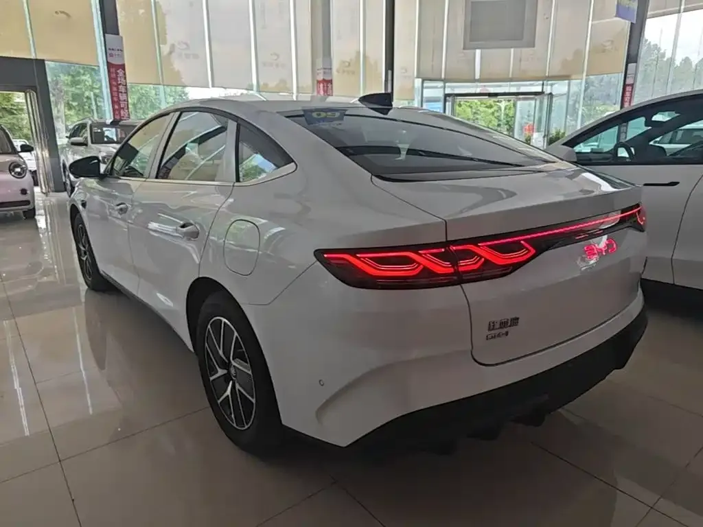 BYD Qin L — фото 10