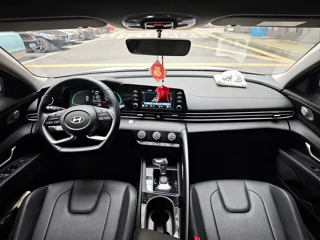 Hyundai Elantra — фото 4