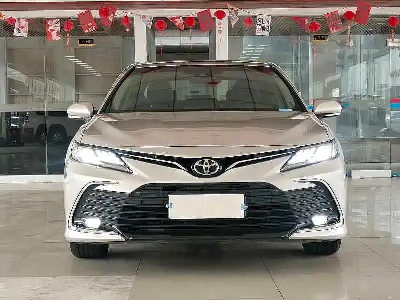 Toyota Camry — фото 8
