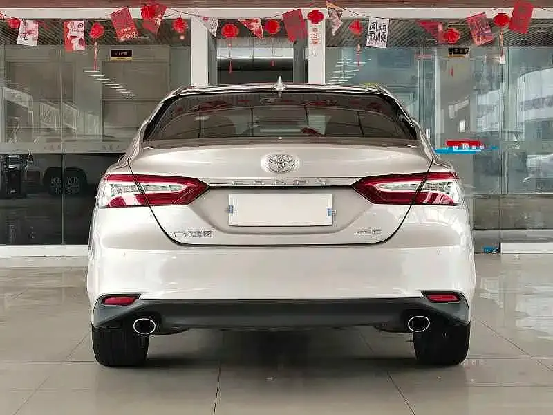 Toyota Camry — фото 6
