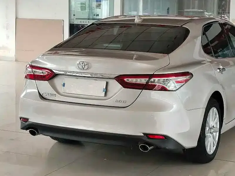 Toyota Camry — фото 2