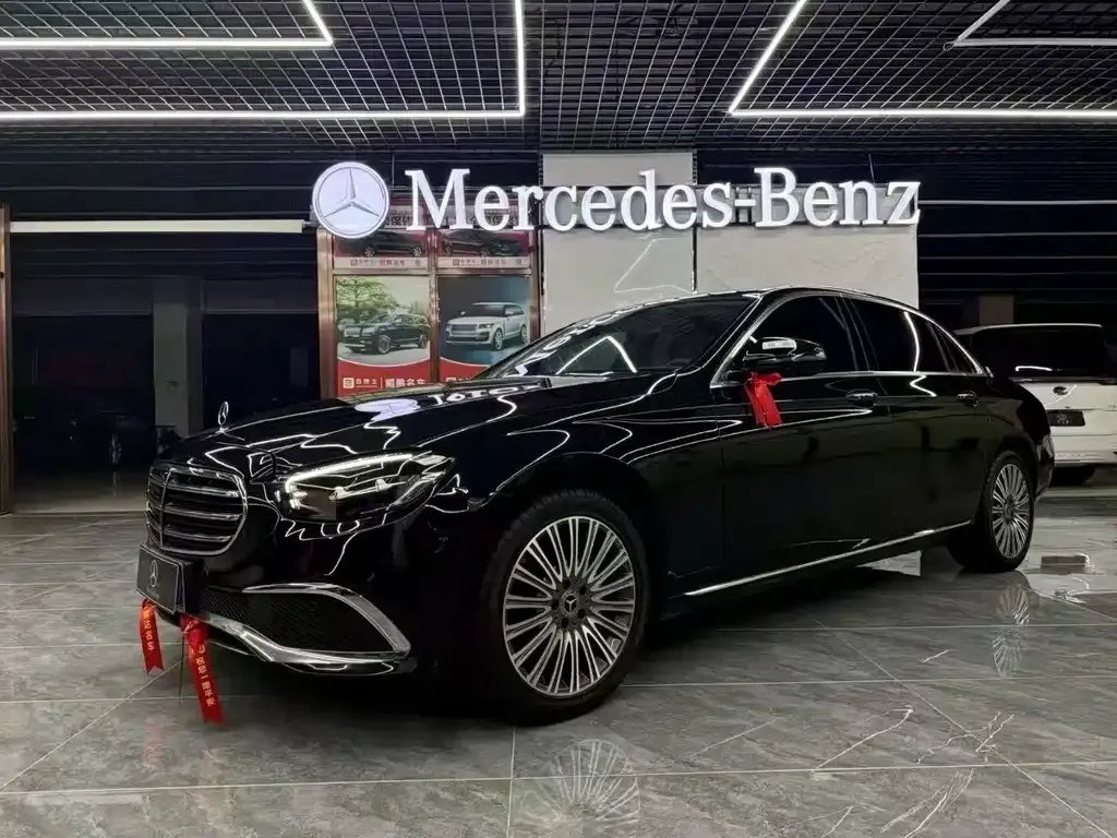Mercedes-Benz E-Class — фото 1