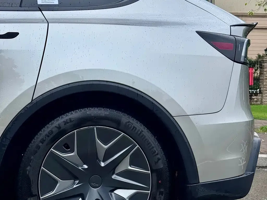 Tesla Model Y L — фото 2