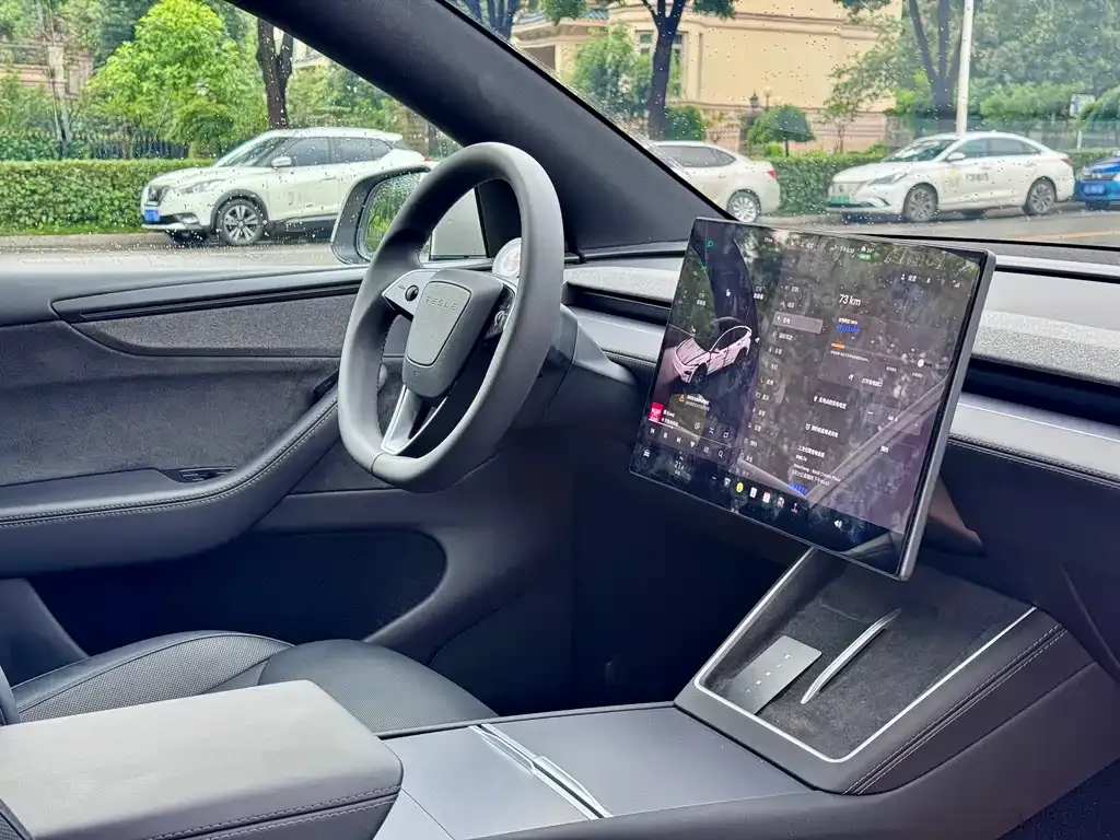 Tesla Model Y L — фото 6