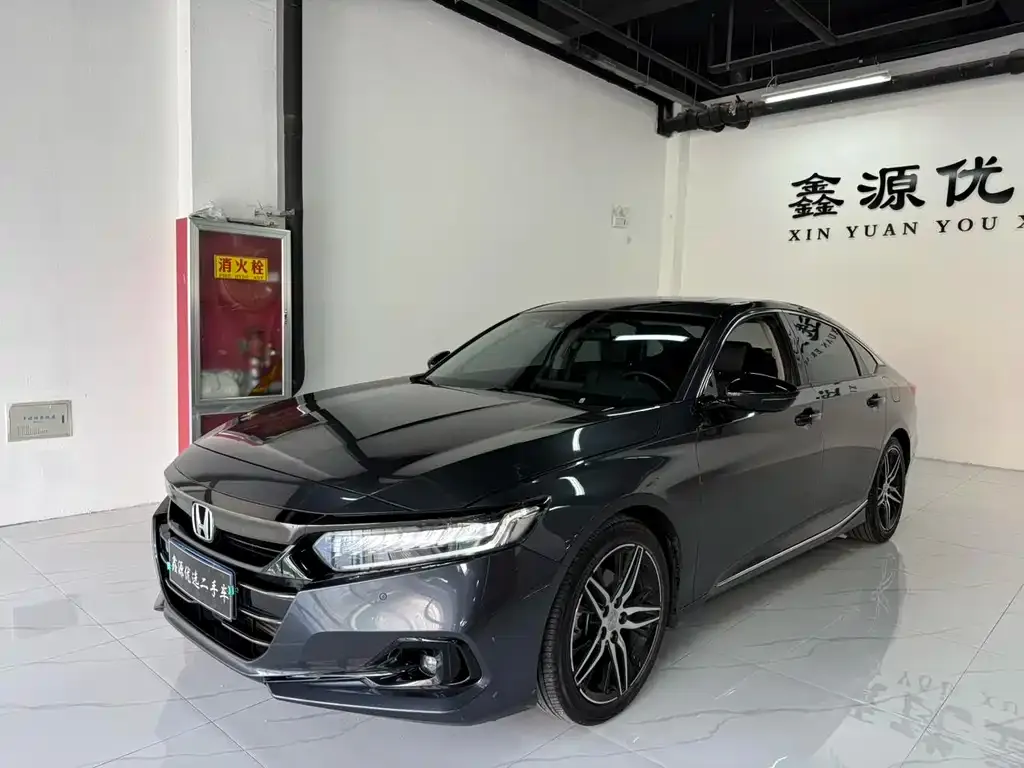 Honda Accord — фото 1