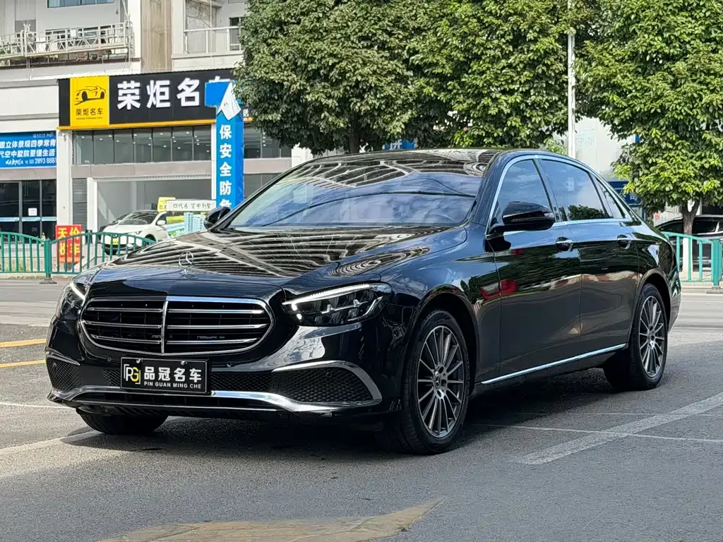 Mercedes-Benz E-Class — фото 1