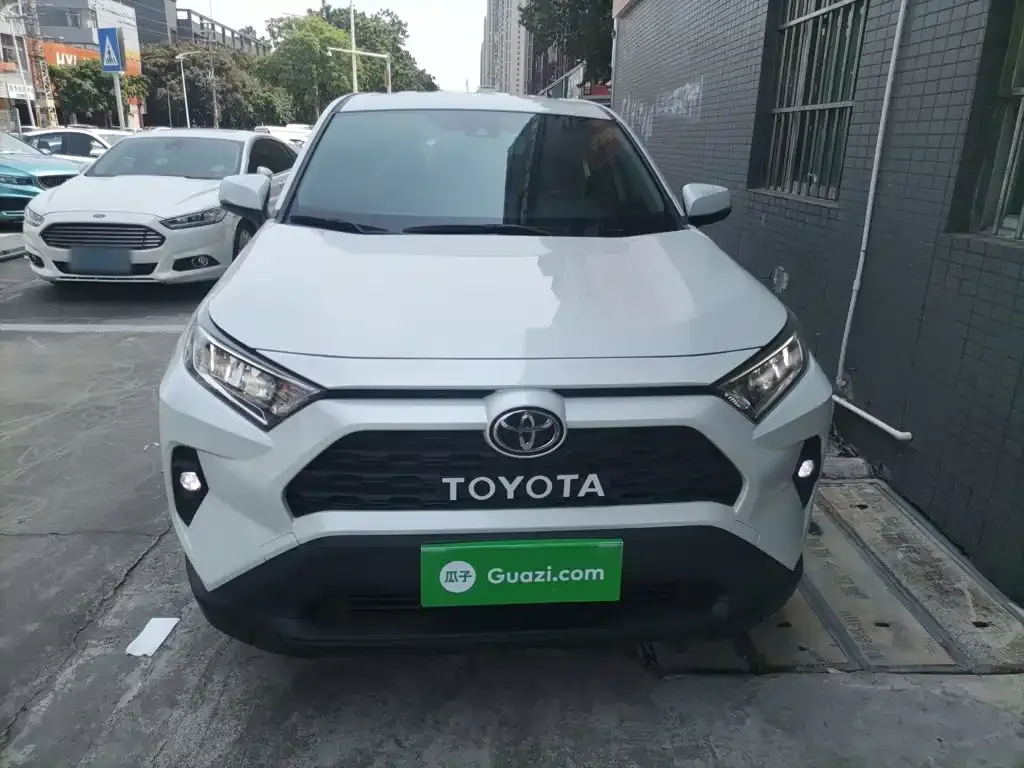 Toyota RAV4 — фото 9