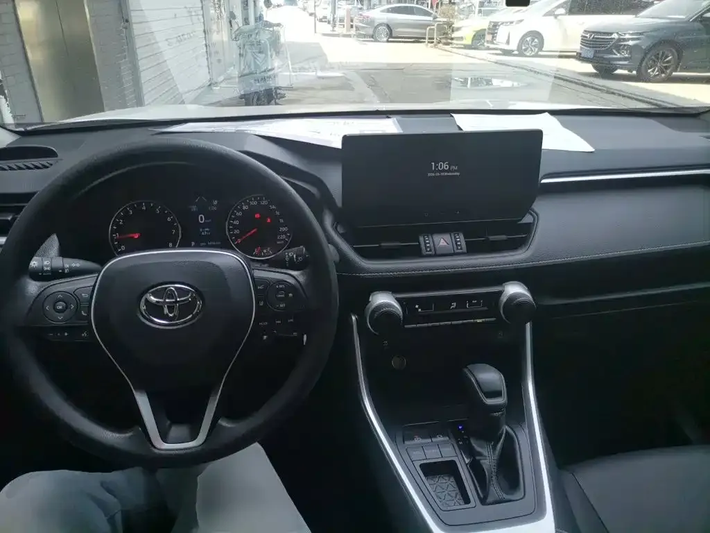 Toyota RAV4 — фото 3