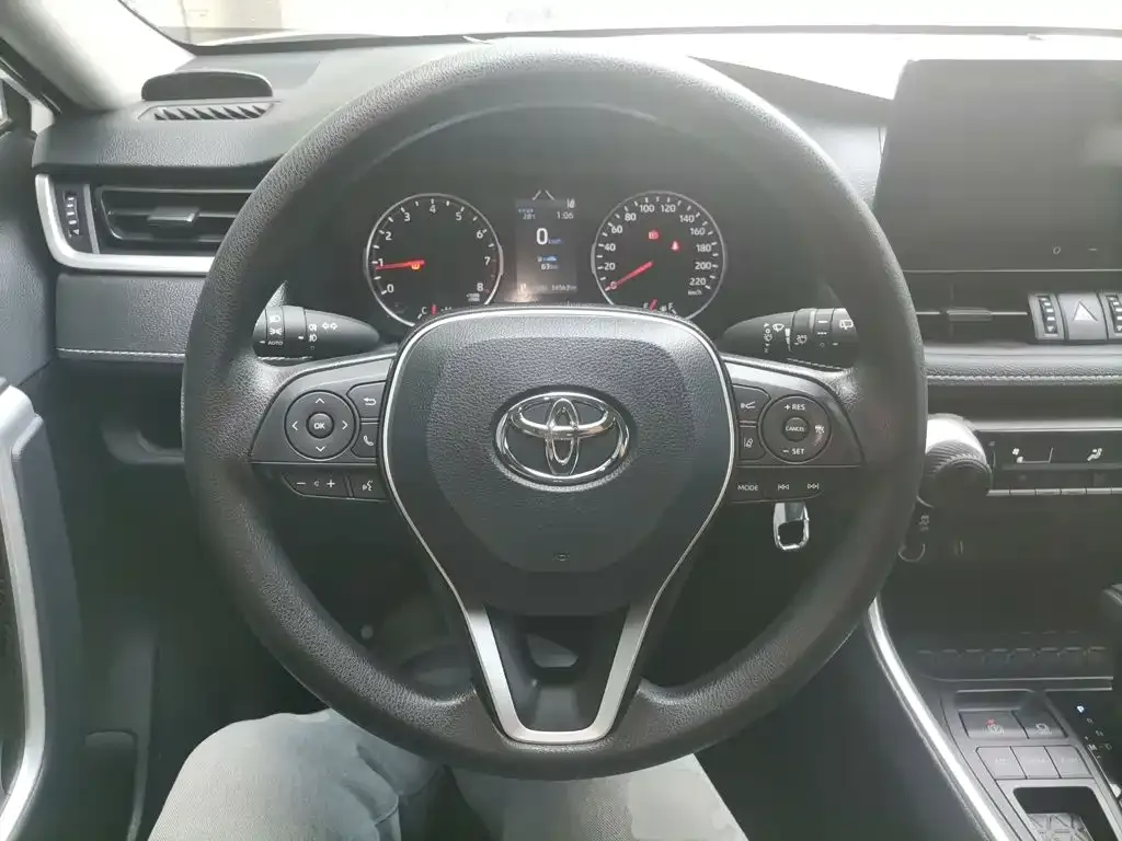 Toyota RAV4 — фото 6