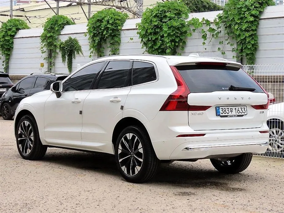 Volvo XC60 — фото 10