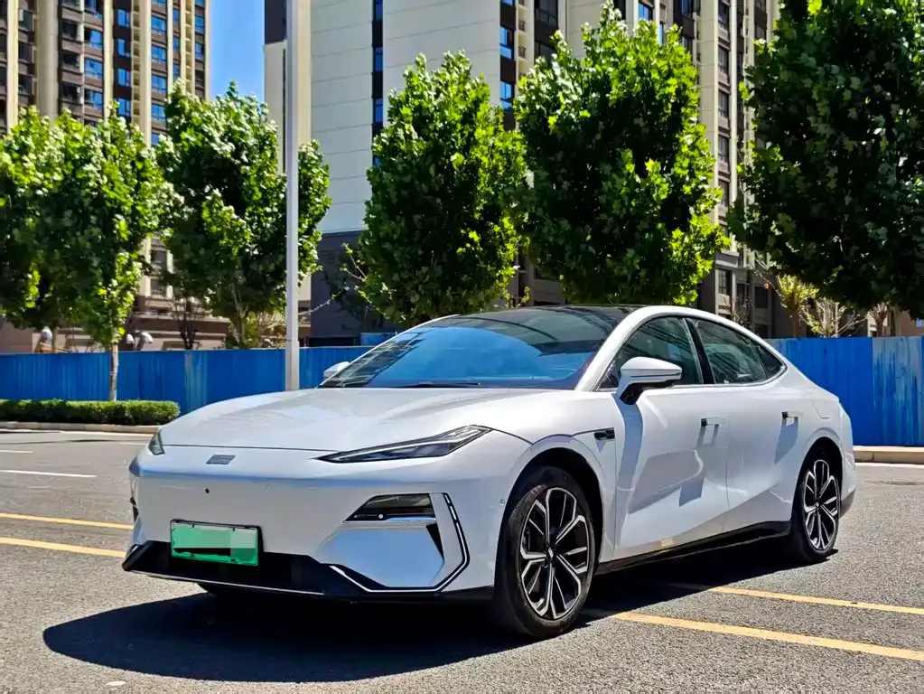 Geely Galaxy E8 — фото 1